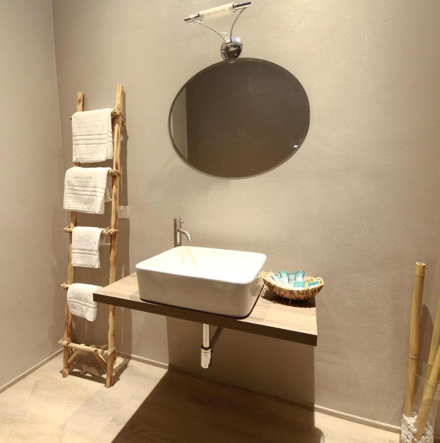 Acquachiara Iseo Deluxe Bed & Breakfast Iseo Center With Garden And Parking Inside Foresteria Exteriör bild