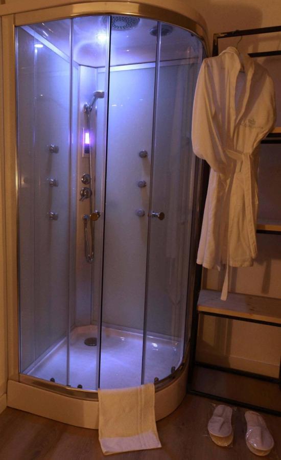 Acquachiara Iseo Deluxe Bed & Breakfast Iseo Center With Garden And Parking Inside Foresteria Exteriör bild